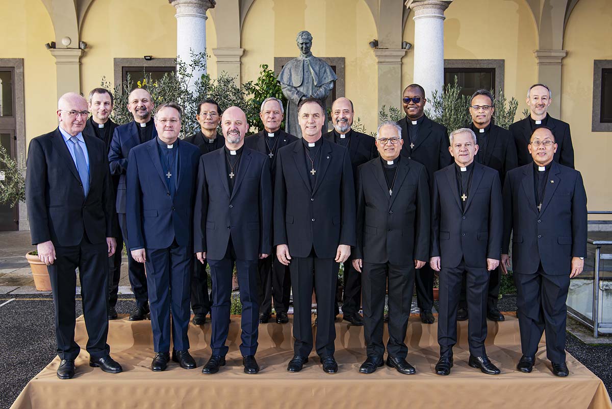SalesianosEs's tweet photo. 🗓️Se cumple un año de la reelección como Rector Mayor de Ángel Fernández Artime en el #CG28 para su 2º mandato.

Y la renovación de su Consejo General, con Miguel Ángel García Morcuende de Consejero de Pastoral, y Juan Carlos Pérez Godoy de Regional para la zona Mediterránea. https://t.co/sP7NeaYwHH