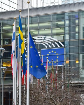 Il PE condanna l'uccisione dell'ambasciatore italiano Luca Attanasio e del suo entourage ed esorta il governo della RDC e i leader provinciali a cooperare con le autorità italiane e l'ONU.
Per approfondire: eptwitter.eu/qxmC