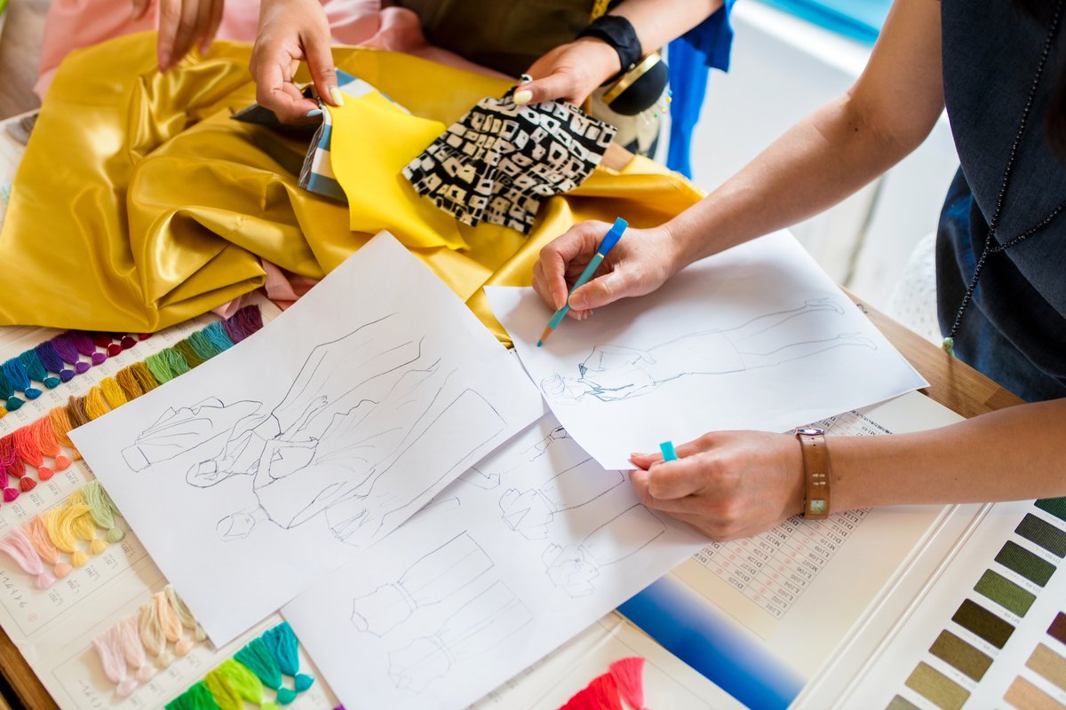 BAFDCourses's tweet photo. Want to showcase your fashion design skills to clients or future employers? 🧵 Take a look at our tips on designing a fashion portfolio that will make you stand out from the crowd: https://t.co/4HEnafslg4

#fashiondesign #fashiondesigner #fashionportfolio #BAFD https://t.co/0Q60xkSBBv