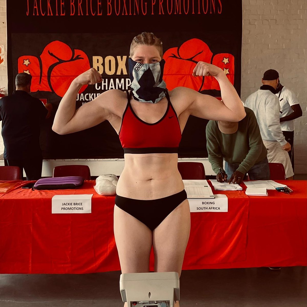 History Maker is Ready 🔥

Scotland's 1st world champion is in South Africa and ready💥

She will face the South African two-weight champion 🏴󠁧󠁢󠁳󠁣󠁴󠁿🇿🇦

This will be Hannah's 1st appearance at Welterweight and everyone can't wait for this showdown 👊

Book now using link in bio 🤛