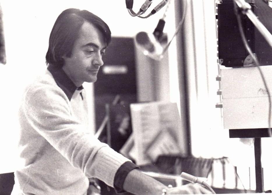 Il s’appelait Alain Ruyer, entré à <a href="/RTLFrance/">RTL France</a> en 1972, realisateur de RTL-Non Stop, d’Anne-Marie Peysson, de studio 22, de « ça cartonne » avec <a href="/AnthoMa/">Anthony Martin</a>, d’Andre Torrent...et tant d’autres... Alain vient de rejoindre les étoiles. C’était un camarade si gentil...