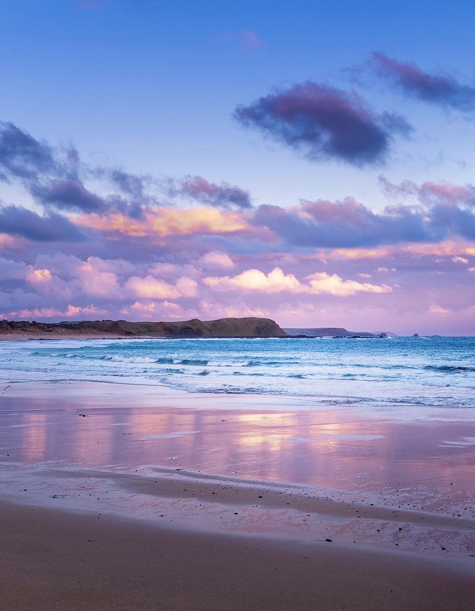 intrepidguide's tweet photo. Millions of tourists visit Phillip Island (just 90min from where I grew up 🇦🇺) to see the unique Penguin Parade🐧 Now you can experience it via a live stream with expert commentary. Watch daily at 10 am GMT on @PhillipIslandNP YouTube channel or Facebook page @Melbourne / Ad https://t.co/PHHgWbAA5u