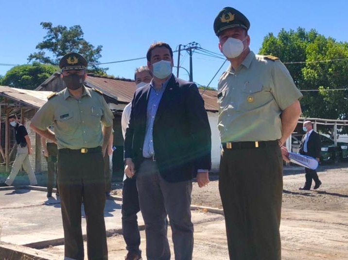 CarabNuble's tweet photo. En su visita a #Ñuble, Subdirector de @Carabdechile Gral. Inspector Mauricio Rodríguez, se reunió con @Int_Nuble y Jefe de Zona de Carabineros para revisar lineamientos de seguridad y avances de los nuevos cuarteles de #Huambalí, #Pinto y #Quirihue.
#OrdenyPatria https://t.co/IxdUbc9i34