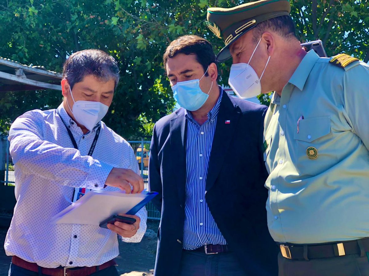 CarabNuble's tweet photo. En su visita a #Ñuble, Subdirector de @Carabdechile Gral. Inspector Mauricio Rodríguez, se reunió con @Int_Nuble y Jefe de Zona de Carabineros para revisar lineamientos de seguridad y avances de los nuevos cuarteles de #Huambalí, #Pinto y #Quirihue.
#OrdenyPatria https://t.co/IxdUbc9i34