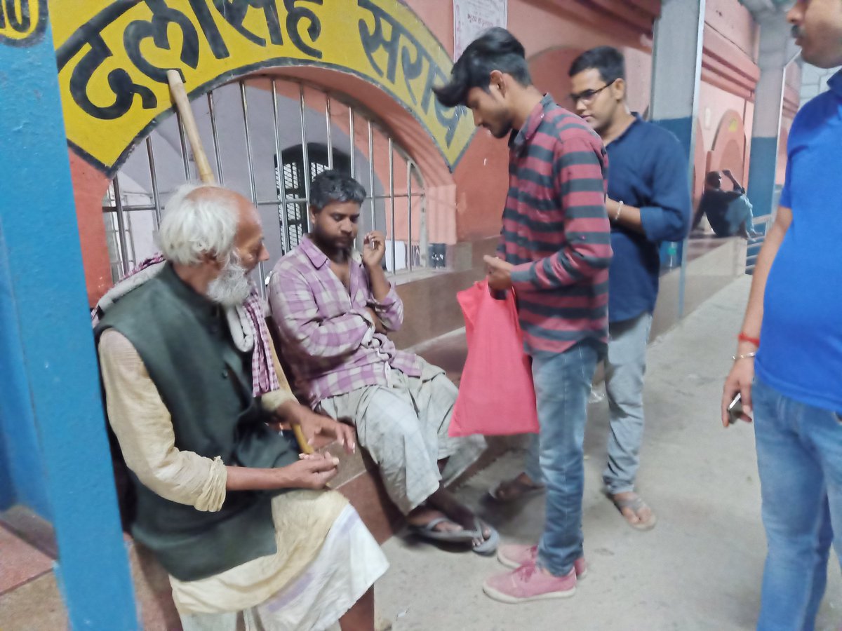 Gabbar36937069's tweet photo. #Food #distrbution
#helppoorpeople https://t.co/i8SG3cAaG7