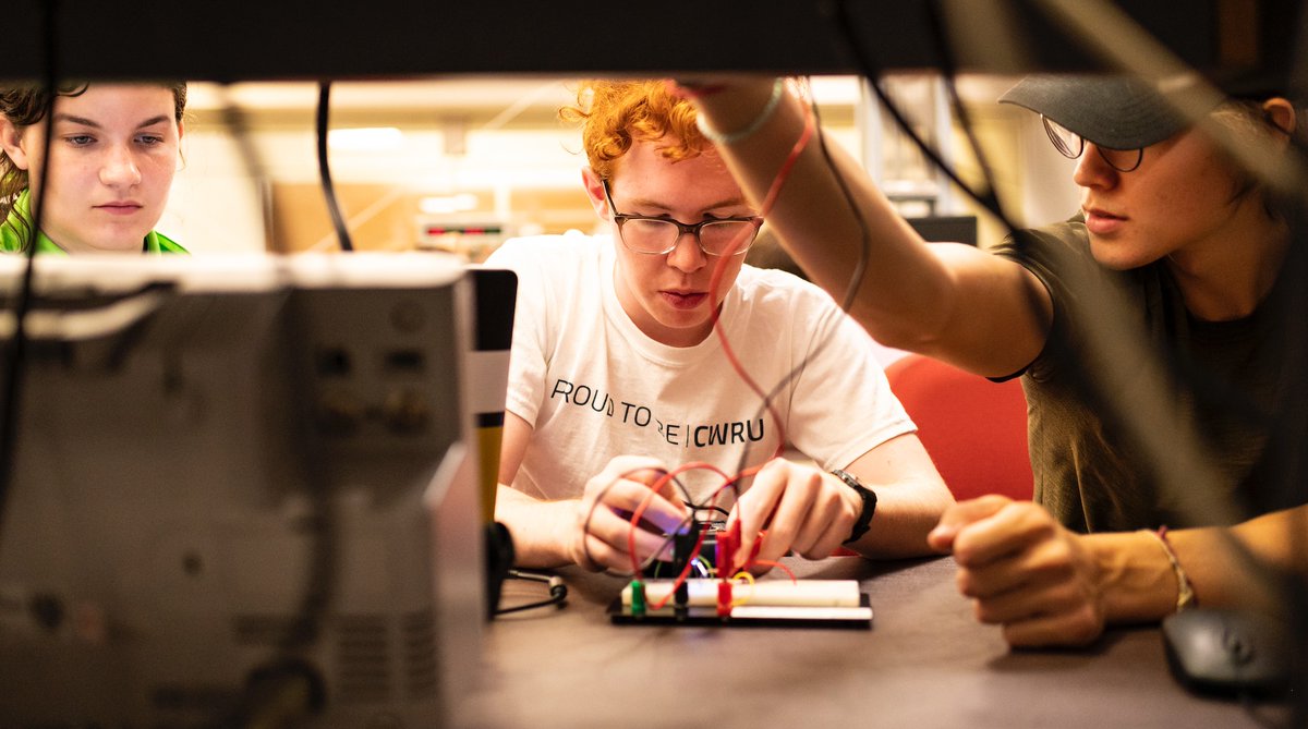 CWRUAdmission's tweet photo. Check out our Features page and find articles and videos about our students, alumni, faculty, academics, campus and more! 😊 Take a look: https://t.co/uQkHtKh6oL #CWRU #ThinkCWRU https://t.co/WlMbrxiy9j