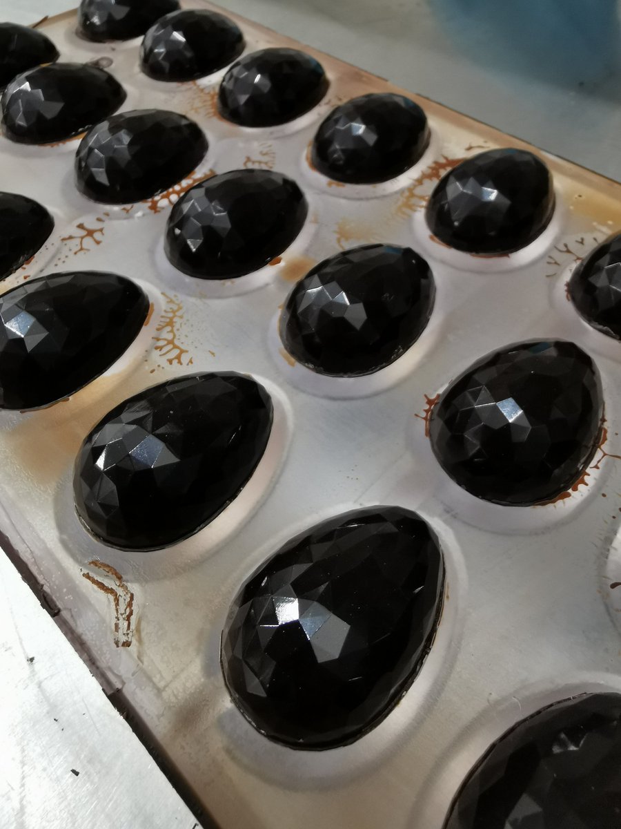 And we are now full steam ahead with all the Easter orders!
#madeinireland #dublin #artisan #chocolate #hautechocolat