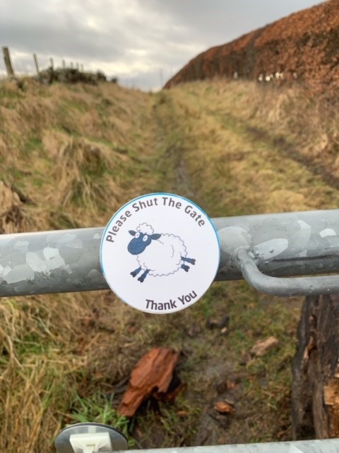 ramblersscot's tweet photo. Before &amp; after...

Thanks @FifeCouncil &amp; local Ramblers for working with the land manager to ensure 🚶🏽‍♂️, 🚵🏽‍♀️&amp; 🐴 can use this core path again.

If farmers have legitimate concerns about anti-social behaviour they should speak with access officers, not block access as happened here. https://t.co/4ejL6OTMTQ