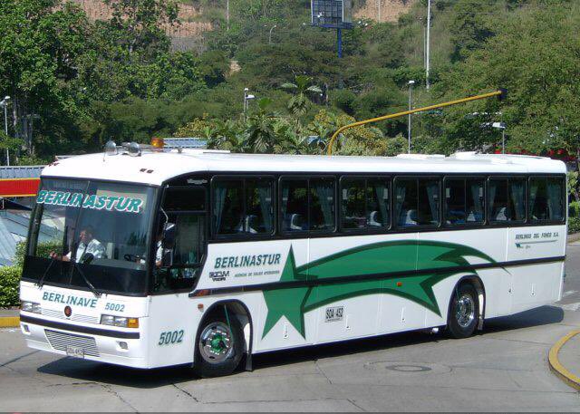 VolvoBusesCol's tweet photo. Volvo B10M. 

Colombia. Principios de los 2000. 

@Berlinasdelfonc 

Foto propiedad de @JoseBaMendoza 

#VolvoTBT #TBT #VolvoBusesCol #VolvoBuses #B10M https://t.co/0TBQOv4lvN