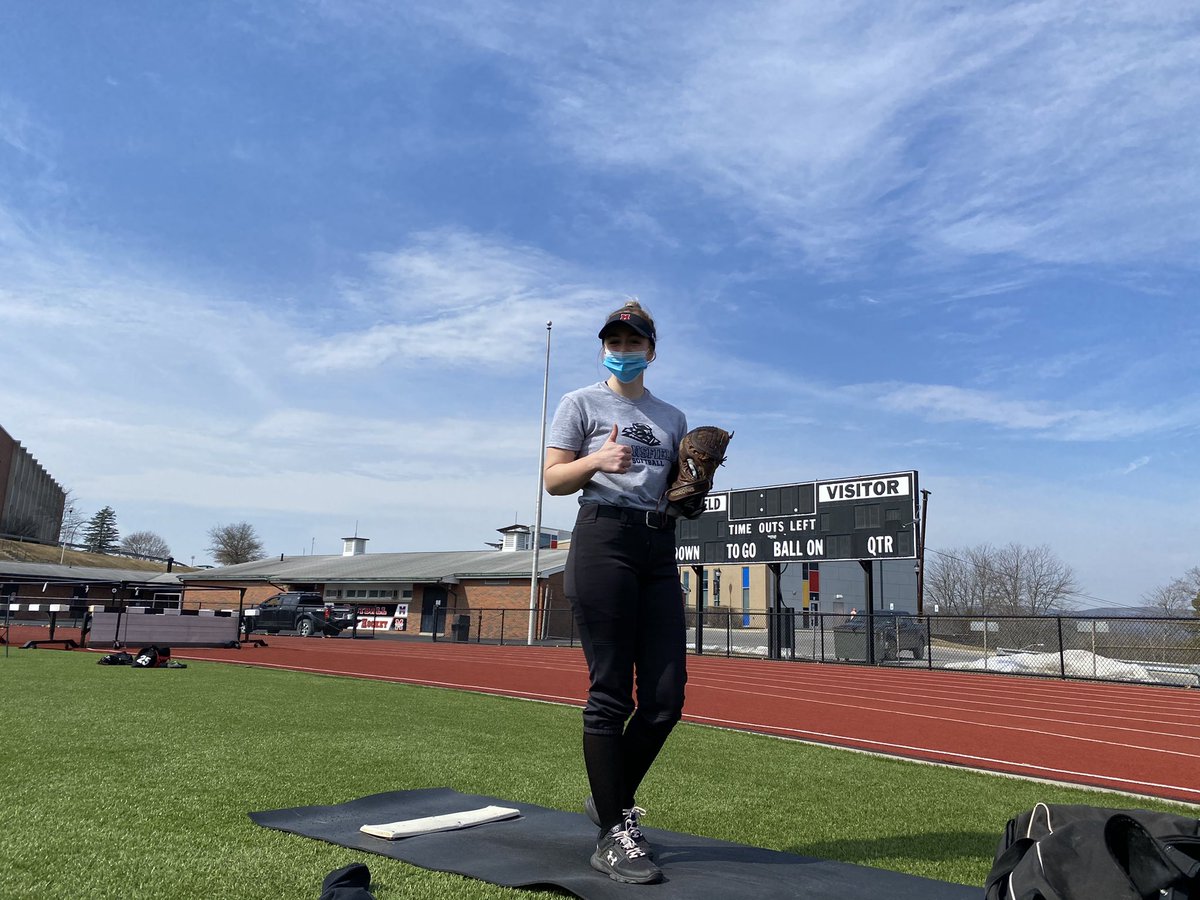 MUsoftball's tweet photo. Loving the sunshine and blue skies for bullpens! #MUSB41 https://t.co/DQDKGaFWlE