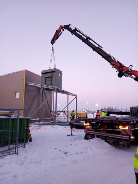 ActemiumD's tweet image. Trotz eisiger Temperaturen fanden 9 Trafos, mit jeweils bis zu 8t Gewicht, ihren Platz für die nächsten Jahrzehnte. Der Koordinationsaufwand war enorm. Jeder Schritt wurde detailliert geplant, um eine Gefährdung von Mensch und Material auszuschließen. #EMSR #InsightActemium