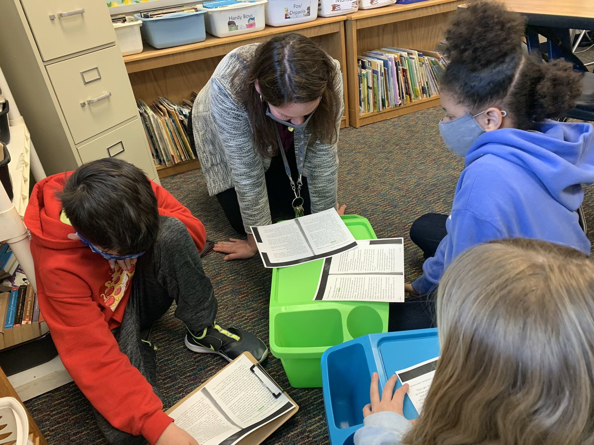 These students get to work with their principal using context clues to determine word meanings. Love that <a href="/OakPointeElem/">OPESPals</a> it’s part of the norm for students to engage in instruction with lots of adults in the building. #SchoolCulture #Intentional #PrideIn5 <a href="/LexRich5Schools/">Lex-Rich 5 Schools</a>