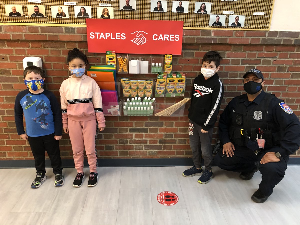 BCSDNOTES's tweet photo. The new Share Station at @mtkiscoelem gives students access to school supplies and helps remove barriers to success.

Thank you to Staples, the Westchester County Police Department and Principal Morsi-Hogans for making this happen! 

For more information: https://t.co/9W3l71tOa8 https://t.co/Yz7gIRIm6E