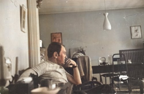 Elbet güzel günlerimiz de olacak, 
bir taze ekmek gibi sıcak.

Turgut Uyar