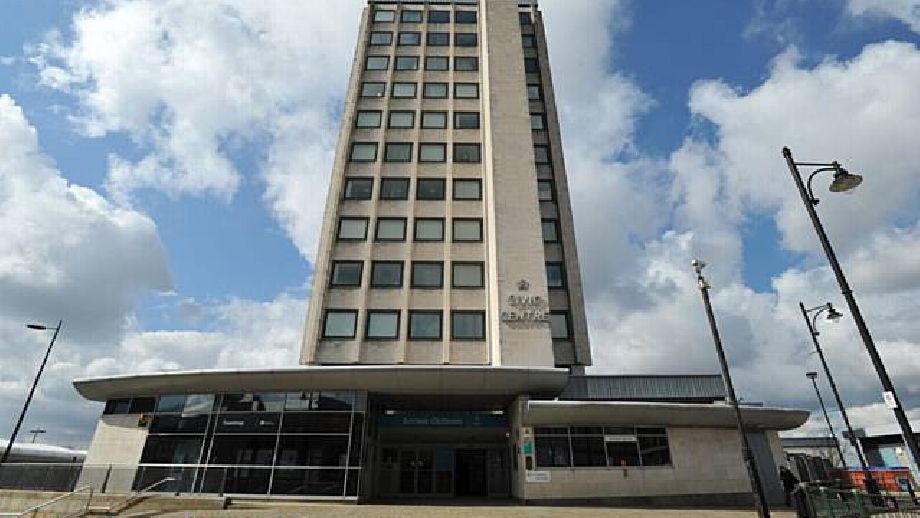 howard_sykes's tweet photo. New from me: Labour axe health centres but carry on spending another £68M on Spindles

Labour in Oldham voted against the construction of three health centres in Shaw &amp; Crompton, Chadderton and Saddleworth, while voting to carry o… https://t.co/KxZjgysYGB https://t.co/C07jE7vBo2