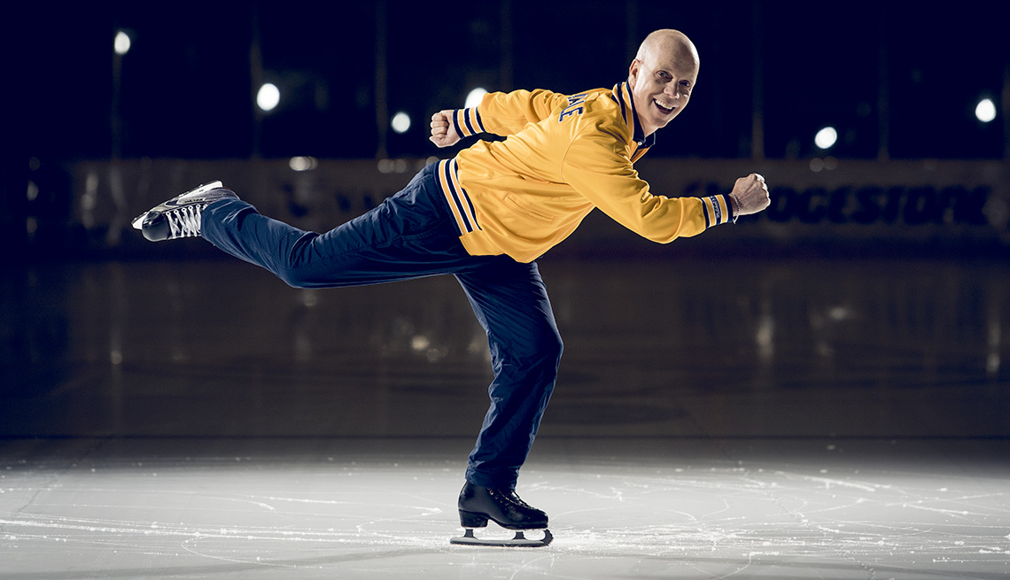 #OnThisDayInSports in 1983, American Scott Hamilton won the Men's Figure Skating Championship in Helsinki, Finland.

#FigureSkating #WorldChampionship #SportsHistory https://t.co/VIphZccFak
