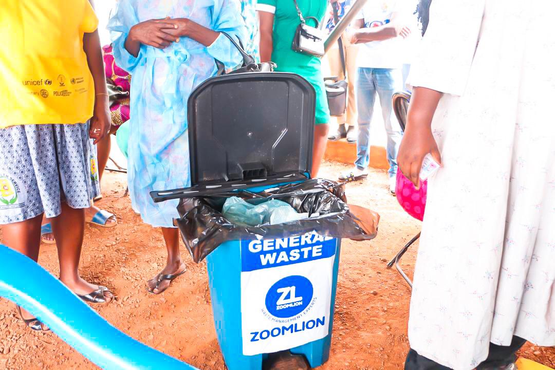 fuseinisaaka1's tweet photo. Thank you very much @NAkufoAddo and government of Ghana for trusting @ZoomlionLtd and @zoompak to manage the solid waste and medical at the various vaccination centres. Ghana π¬π indeed has the local capacity. #zoompark,#GetABin https://t.co/LXDJcTjmc1