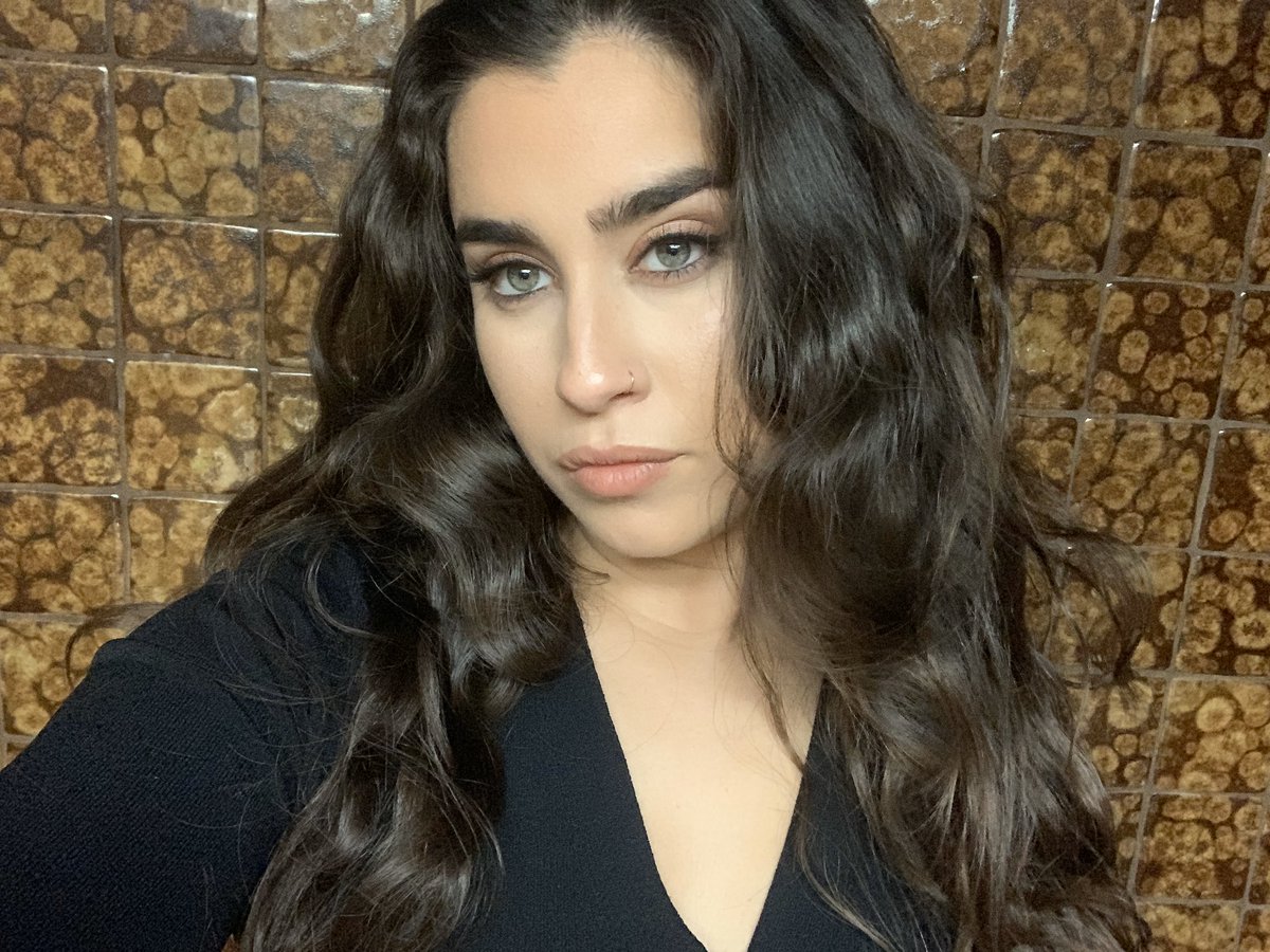 LaurenJauregui's tweet image. To unlock a woman:
Listen
to the way her body speaks 
with crystal clear clarity 
of exactly what she needs.