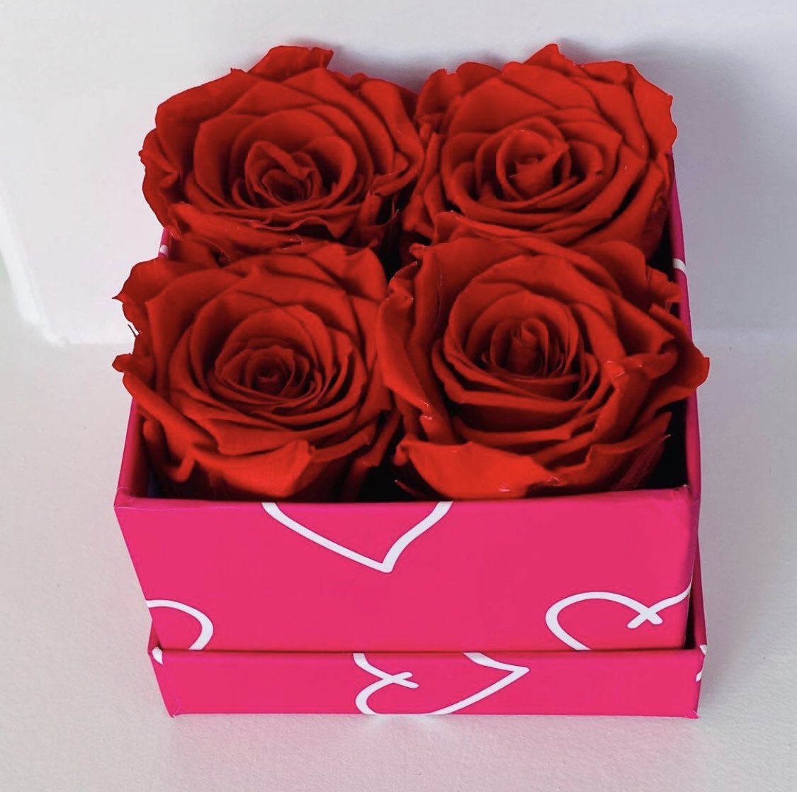 rossahutt's tweet photo. Square mini ✨ #customorder #limitededition #realroses #luxuryroses #redrose #love #loversday #diydecor #homedecor #loveislove #giftsforher #giftsforhim #torontoroses #torontogifts #supportlocalbusiness https://t.co/Ky1ankb2mB