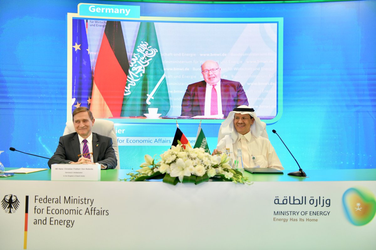 MoEnergy_Saudi's tweet photo. سمو #وزير_الطاقة الأمير عبدالعزيز بن سلمان، ومعالي الوزير الاتحادي للشؤون الاقتصادية والطاقة في ألمانيا الاتحادية بيتر ألتماير، يوقعان اليوم مذكرة التفاهم السعودي – الألماني للهيدروجين.

https://t.co/v1kflXVGUo https://t.co/Gnsv3QLedt