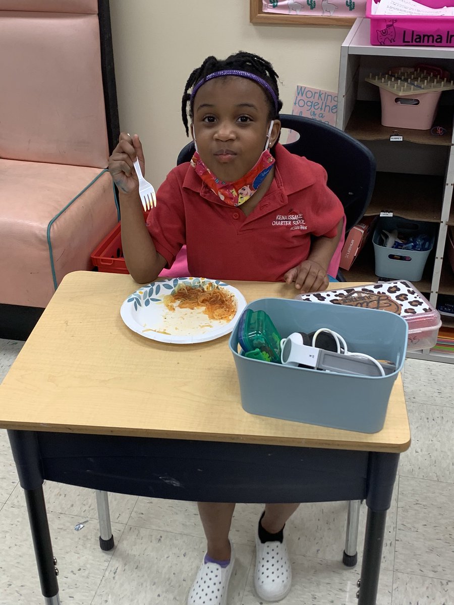 palms_west's tweet photo. 1st grade enjoyed Spaghetti squash they grew in the garden #palmswestcharter #csusaproud #WhereGreatHappens  #growingleaders  #oneteamonefight #homelearning https://t.co/xUXNboQB2f