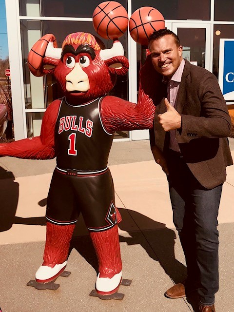 MascotHall's tweet photo. A BIG Shout Out and Thank You to Jeff Strack of @StrackVanTil for coming to take a tour of the Mascot Hall of Fame today! 👏👏👏👏
#MascotHall #mascothalloffame #MHOF #whitingindiana #StrackVanTil https://t.co/rk5xVKx1Iz