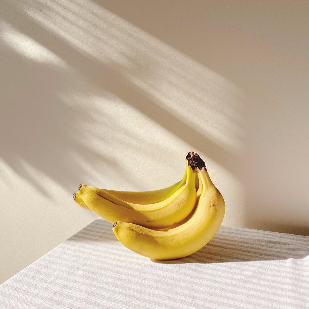 OUbananas's tweet photo. A whole lotta goodness, wrapped up in a little yellow peel 🍌

Our organics bananas are a treat you can feel good about. Not only are they’re packed full of nutrients without any trace of pesticides, but they help support our life-changing GROW program, too 💛 https://t.co/HC6T3HQJks