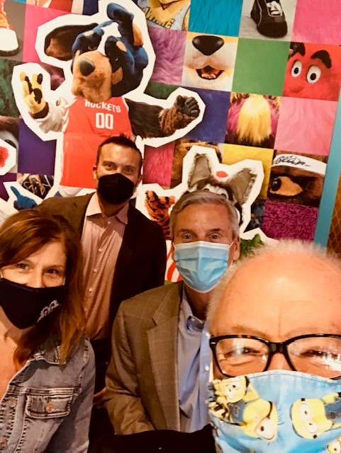 MascotHall's tweet photo. A BIG Shout Out and Thank You to Jeff Strack of @StrackVanTil for coming to take a tour of the Mascot Hall of Fame today! 👏👏👏👏
#MascotHall #mascothalloffame #MHOF #whitingindiana #StrackVanTil https://t.co/rk5xVKx1Iz