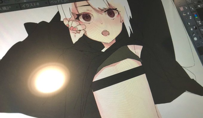 別件の絵を提出しを終えたのでオリジナルの男の娘描いてる 