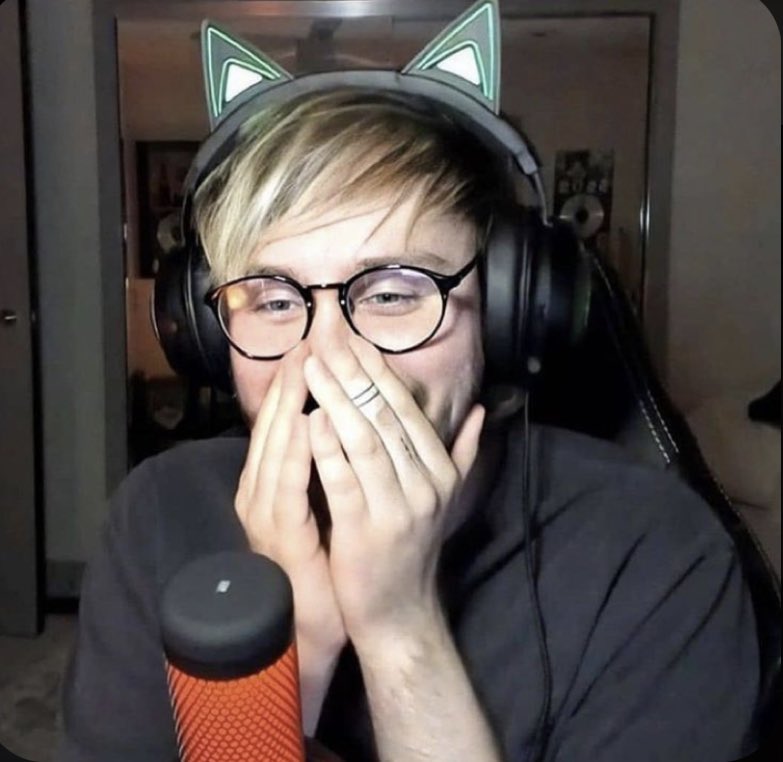 rachelllftv's tweet image. as it should be #michaelislovedparty