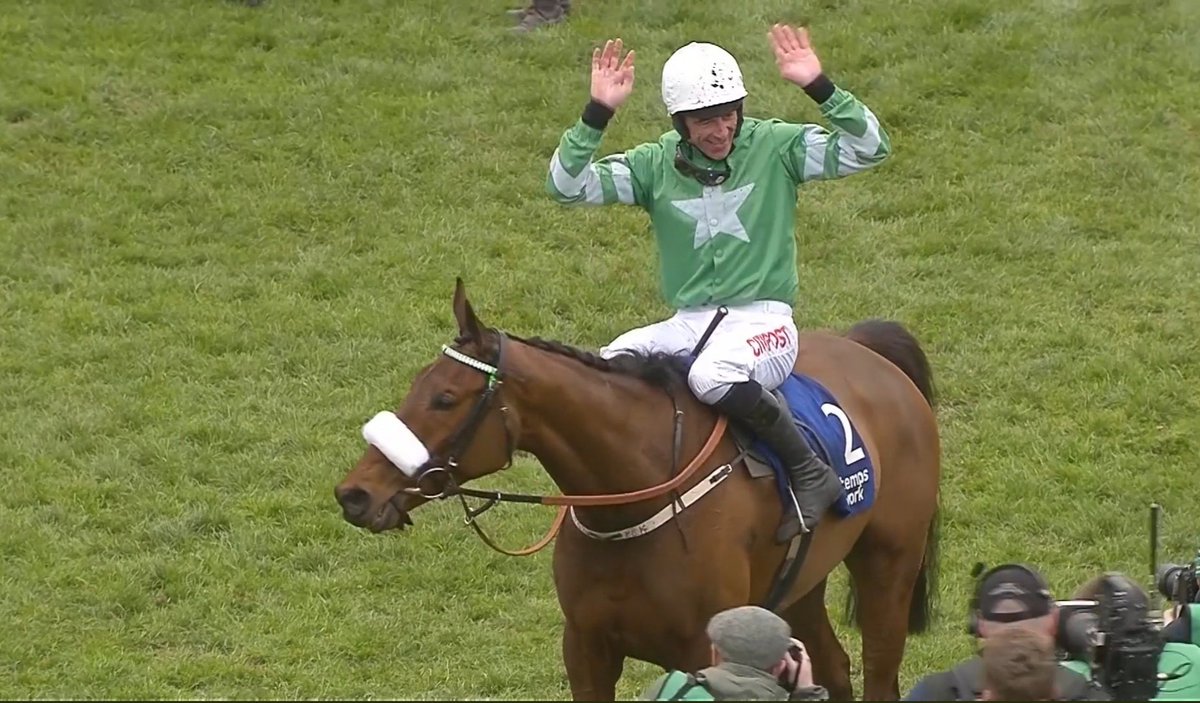Couple of Hello Waves from <a href="/_Davy_Russel_/">Davy Russell</a> <a href="/CheltenhamRaces/">CheltenhamRacecourse</a> ..Very sad not to be there this year,1st in manys a year but will still be cheering on the Irish 🇮🇪 Brigade as always 💯