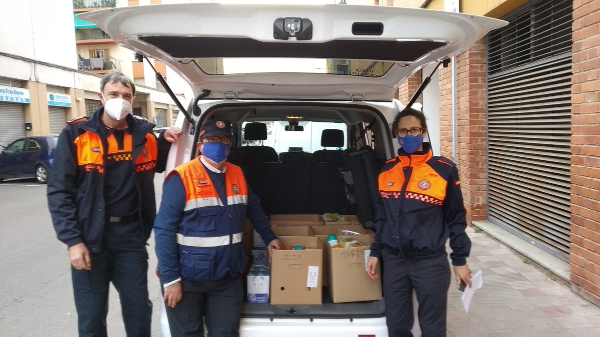 AVPC_Girona's tweet photo. Aquesta tarda membres @AVPC_Girona ja han realitzat el primer servei amb el nou vehicle elèctric adquirit per @girona_cat. S'ha fet el servei de distribució d'aliments encomanat des de Serveis Socials, tasca que ja desenvolupem periòdicament durant els darrers mesos. https://t.co/FRXW0Srb7S
