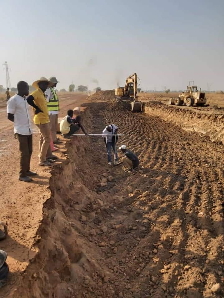 salehzakaryobe's tweet photo. PROGRESS REPORT: Work in progress at Cham-Numan in Adamawa State. Removal of unsuitable soil and replacement with good material taking place.
#FGAtWork
#WorksThatWork
#NextLevelAgenda https://t.co/OYuOAtdA5B