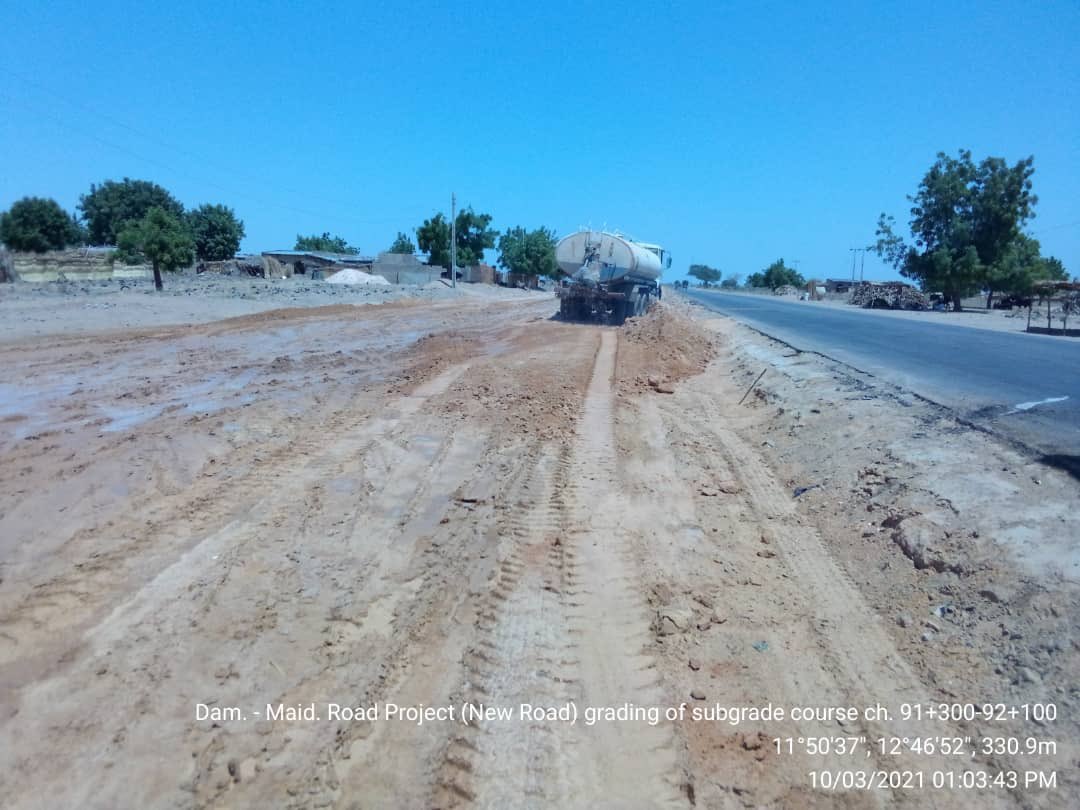 salehzakaryobe's tweet photo. PROGRESS REPORT: Work has also resumed at Kano-Maiduguri Road Project section 5 (Jakana-Auno-Maiduguri) stretch where work was again disrupted last week by insecurity.
#FGAtWork
#WorksThatWork
#NextLevelAgenda https://t.co/oISIgH8zeV https://t.co/r24qvZgYSr