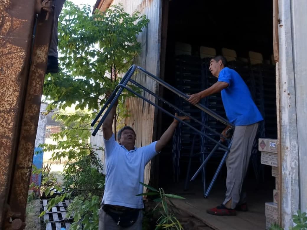 Mobiliario para 10 Escuelas de San Pedro, 120 mesas 240 sillas grandes,8 conjuntos Nivel Inicial. 
Gracias Gobierno de Misiones, Ministerio de Educación y Municipalidad San Pedro, portan tan importante entrega <a href="/herrerayflia/">Oscar Herrera Ahuad</a> <a href="/jalbertogalarza/">Juan Alberto Galarza</a> <a href="/normacuquejo/">Norma Cuquejo</a> <a href="/grillo141/">Ruben Dario</a> <a href="/lamsebas15/">LAMSEBAS15</a>
