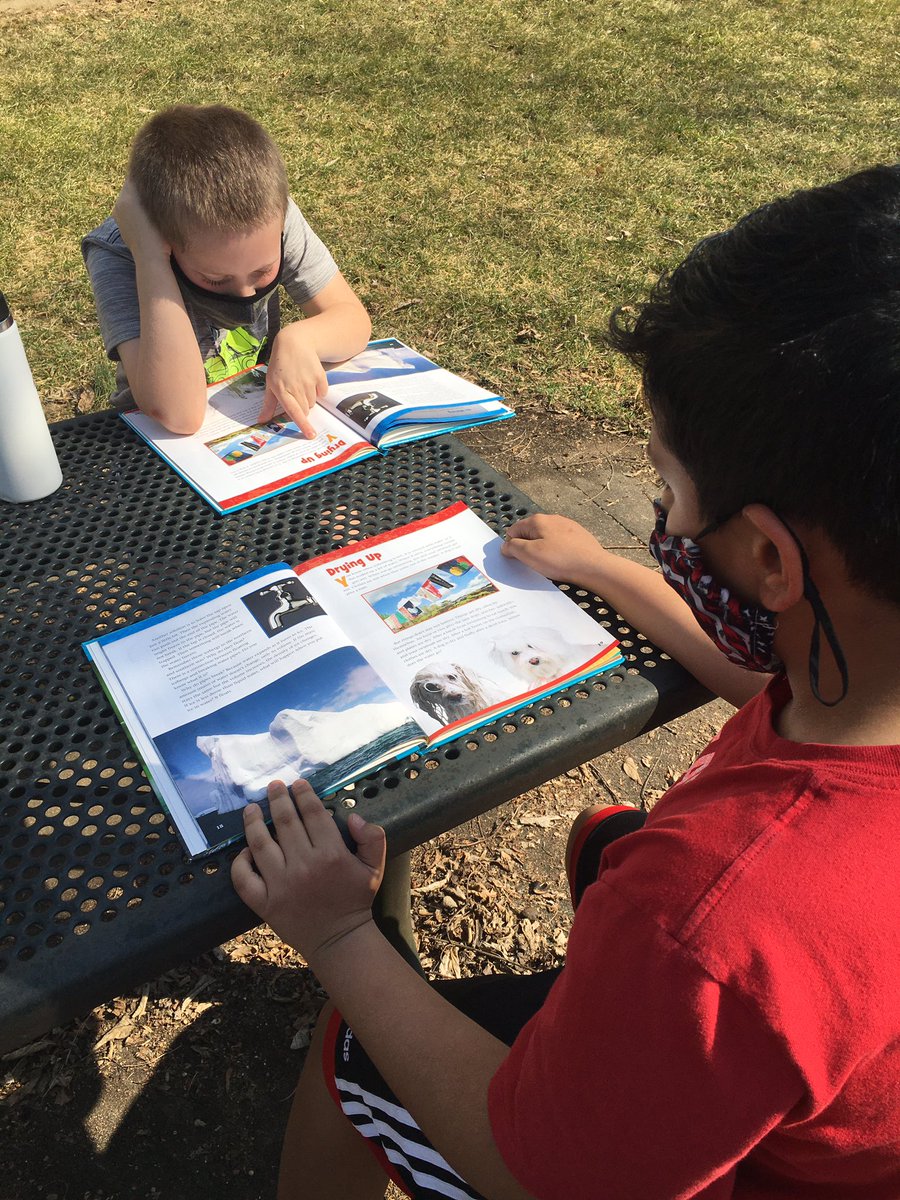 msmcclain204's tweet photo. Gorgeous weather means a trip to the Dragon’s Garden for science. #gooutdoors #HampdenDragons https://t.co/nLEii2wgUB