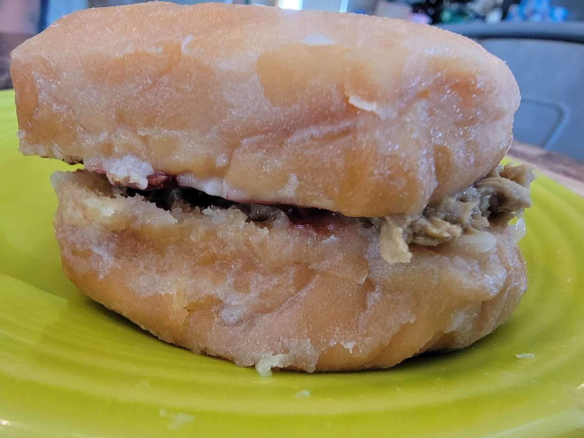 dijjnn's tweet photo. Sometimes your lunch has gotta be a pb&amp;j on a donut. Right, @MadLilMax ? https://t.co/SDSNoTN2b6