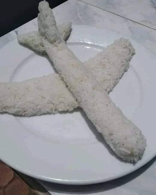 johncoles55's tweet photo. I only ordered plain rice 🤓 https://t.co/J7zzjODljj