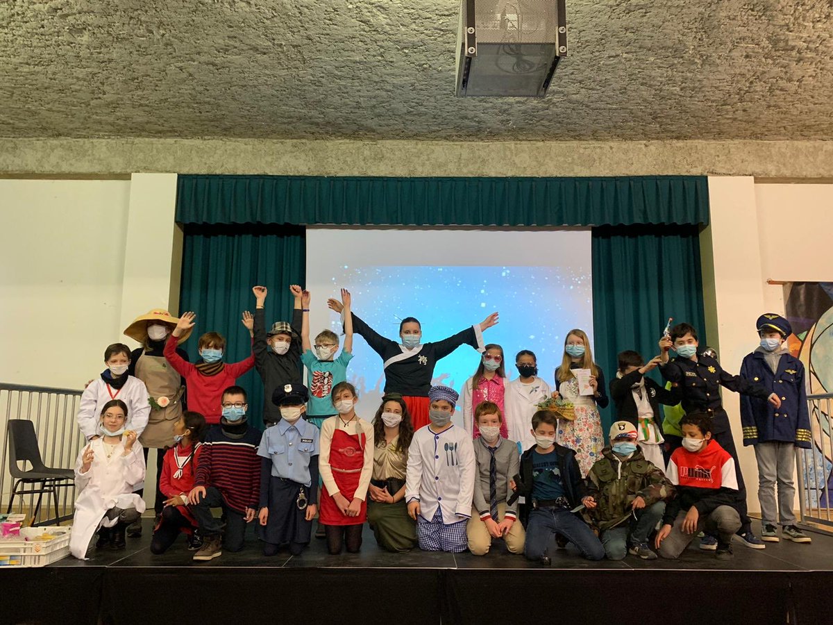 CaenEcole's tweet photo. Aujourd’hui, c’est la mi-carême, vive le carnaval ! Nous avons défilé, dansé, mangé des crêpes... Cela fait du bien de faire la fête et de se réjouir... https://t.co/FehjLwJbQM