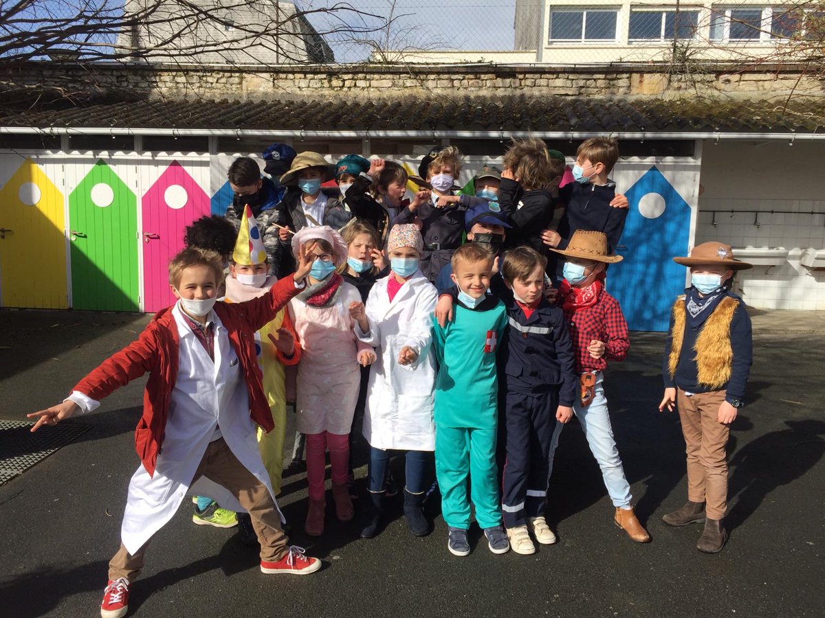 CaenEcole's tweet photo. Aujourd’hui, c’est la mi-carême, vive le carnaval ! Nous avons défilé, dansé, mangé des crêpes... Cela fait du bien de faire la fête et de se réjouir... https://t.co/FehjLwJbQM