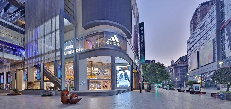 It's getting harder and harder to make a living selling other peoples stuff. Adidas aims for DTC to be 50% of sales by 2025 (following in Nike's footsteps) retaildive.com/news/adidas-ai…