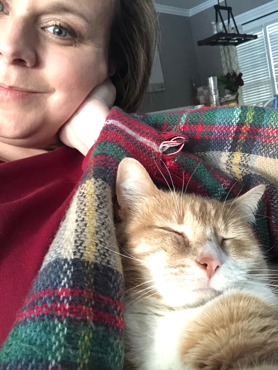Saraliner's tweet photo. @Pixar King of snuggles https://t.co/0I1LPjDS5f
