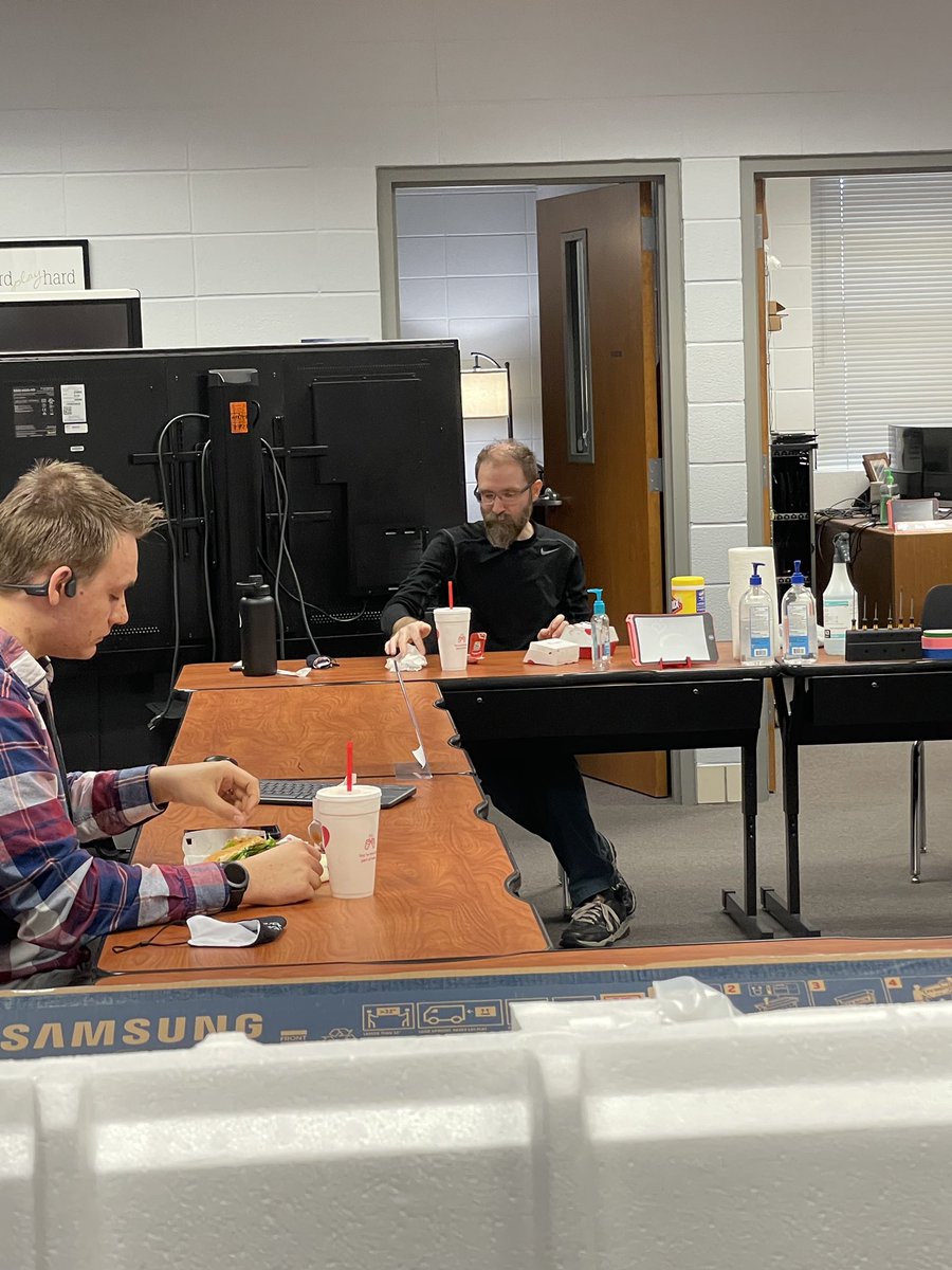 bransonr4tech's tweet photo. Big thanks to @BransonCRP for providing lunch today for us!  We really appreciate you thinking of us! #youdabest #techrockstars #eatmorchikin @Worleys2011 @cfabranson https://t.co/YdbjjgYEEH