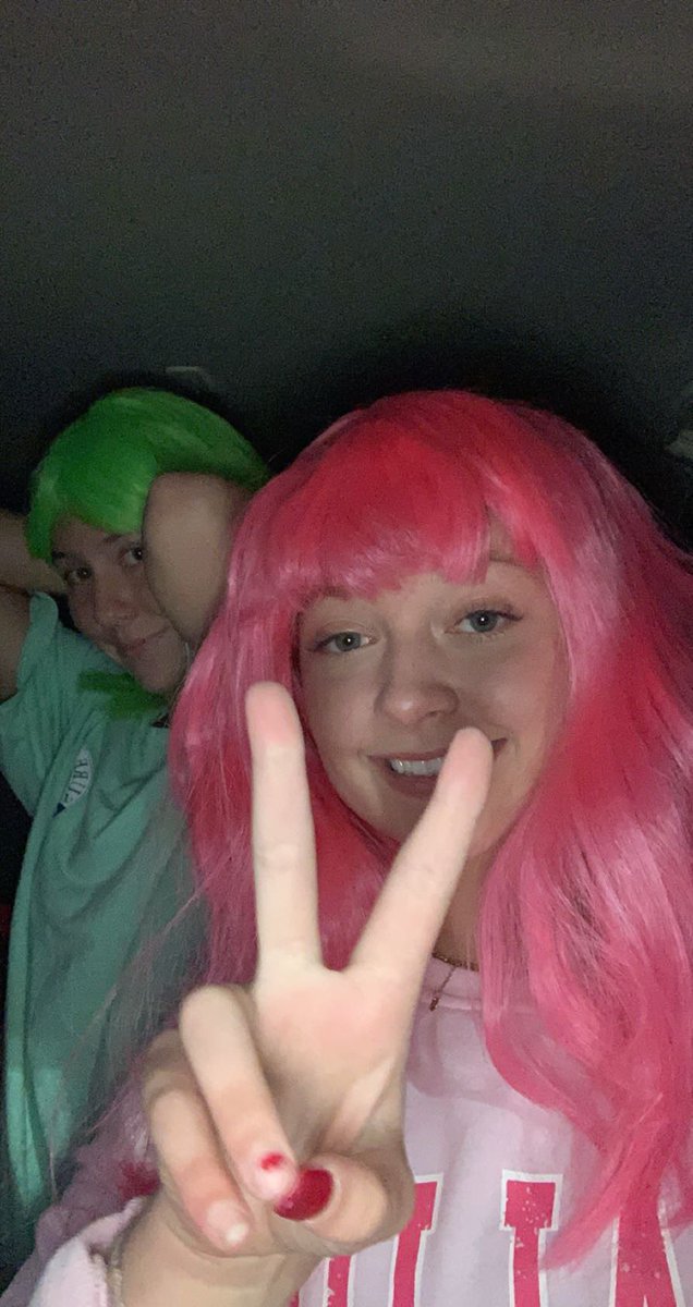 kayleesanchez__'s tweet photo. Happy 19th bday sis 🤠 @sarahcroww https://t.co/Nnah1a2b6J