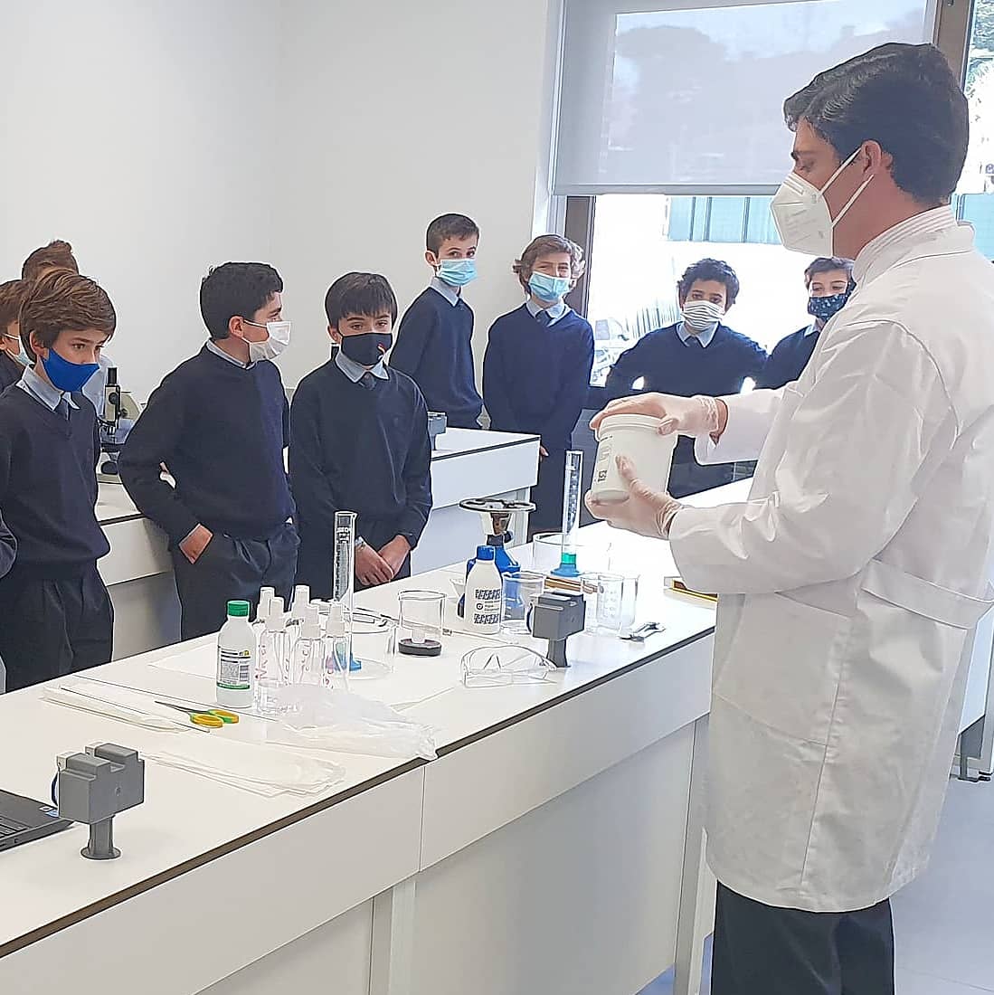 ColegioAldovea's tweet photo. Chemical reactions or mixtures? 6⁰ #Primaria experiment in the lab what they learnt in class.
¿Reacciones químicas o mezclas?
Alumnos de 6⁰ #Primaria experimentan en el laboratorio lo que han aprendido en clase.
#learningbydiscovering #laboratory #AldoveaSTEAM #somosAldovea https://t.co/pUHFb4I8k0
