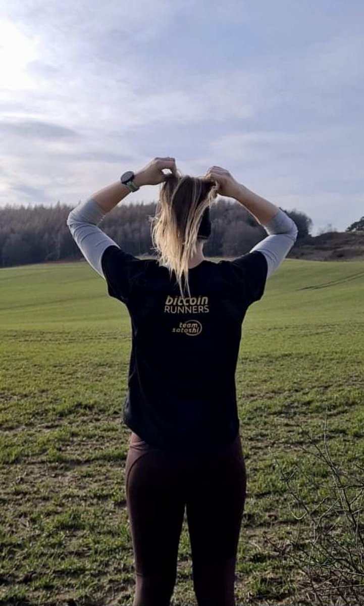 BitcoinRunners's tweet photo. Charlotte will be running her first marathon, the Manchester Marathon, in October. She received a Bitcoin Runners shirt for Xmas from her brother Alex. It really suites her! We wish her all the best for this big challenge. #bullrun #fitcoiner #teamsatoshi https://t.co/LO54EXYjUF