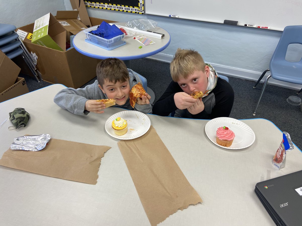 PLPatriotsIN's tweet photo. Congrats to our PLE Scientists! 🍕🧁 https://t.co/qfEFx63Mc4