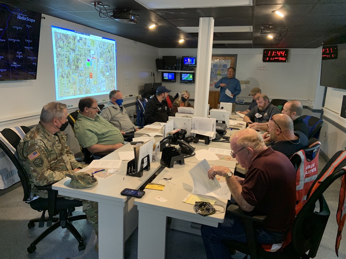 DeKalb_Co_EMA's tweet image. Fort Payne Police, DeKalb Sheriff Office, Fort Payne City Schools, Alabama Pardons and Paroles, DeKalb Ambulance Service, VFW Board of Directors, and DeKalb County HSEMA holding a planning meeting for March 15th COVID-19 Vaccine clinic. #arriveontime no more than 30 mins before.