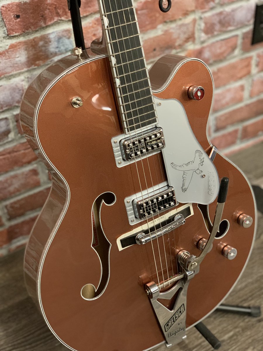 steves_music's tweet photo. 😍😍 @GretschUSA G6136T Limited Edition Falcon with Bigsby, Ebony Fingerboard - Two-Tone Copper/Sahara Metallic!
#GretschGuitars #StevesMusic 

https://t.co/nkJw7GTC8Z https://t.co/V3pYQiZm0y