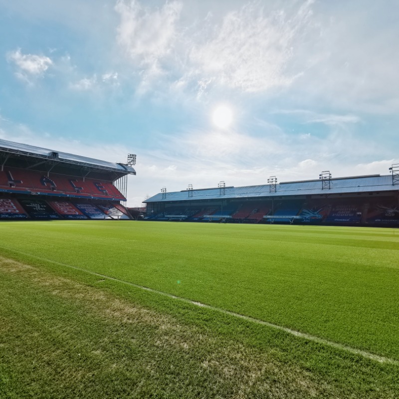 Selhurst_Park's tweet photo. Summer at Selhurst! ☀️

Whether you want to enjoy a summer party in the Fanzone or play on the pitch with friends, family and colleagues, summer at Selhurst is the perfect time of year to host an event! 🍔🍹

Enquire now! 👇

#CPFC | https://t.co/BPRXzIDOOS